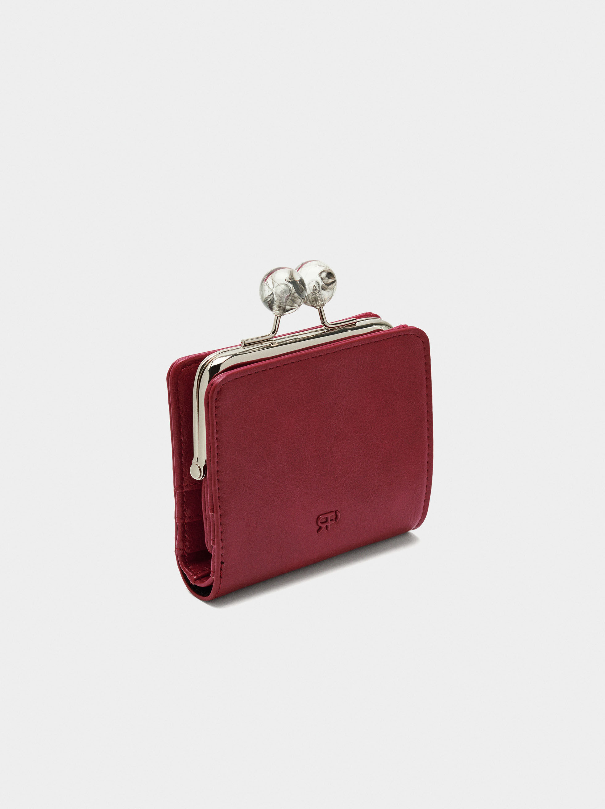 Coin purse with studs and mouthpiece closure