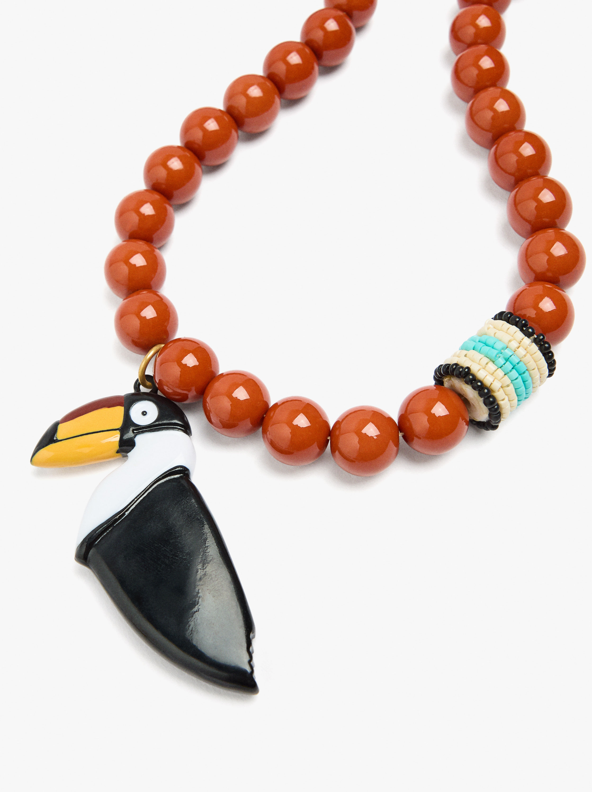 Bird-shaped pendant short bead necklace
