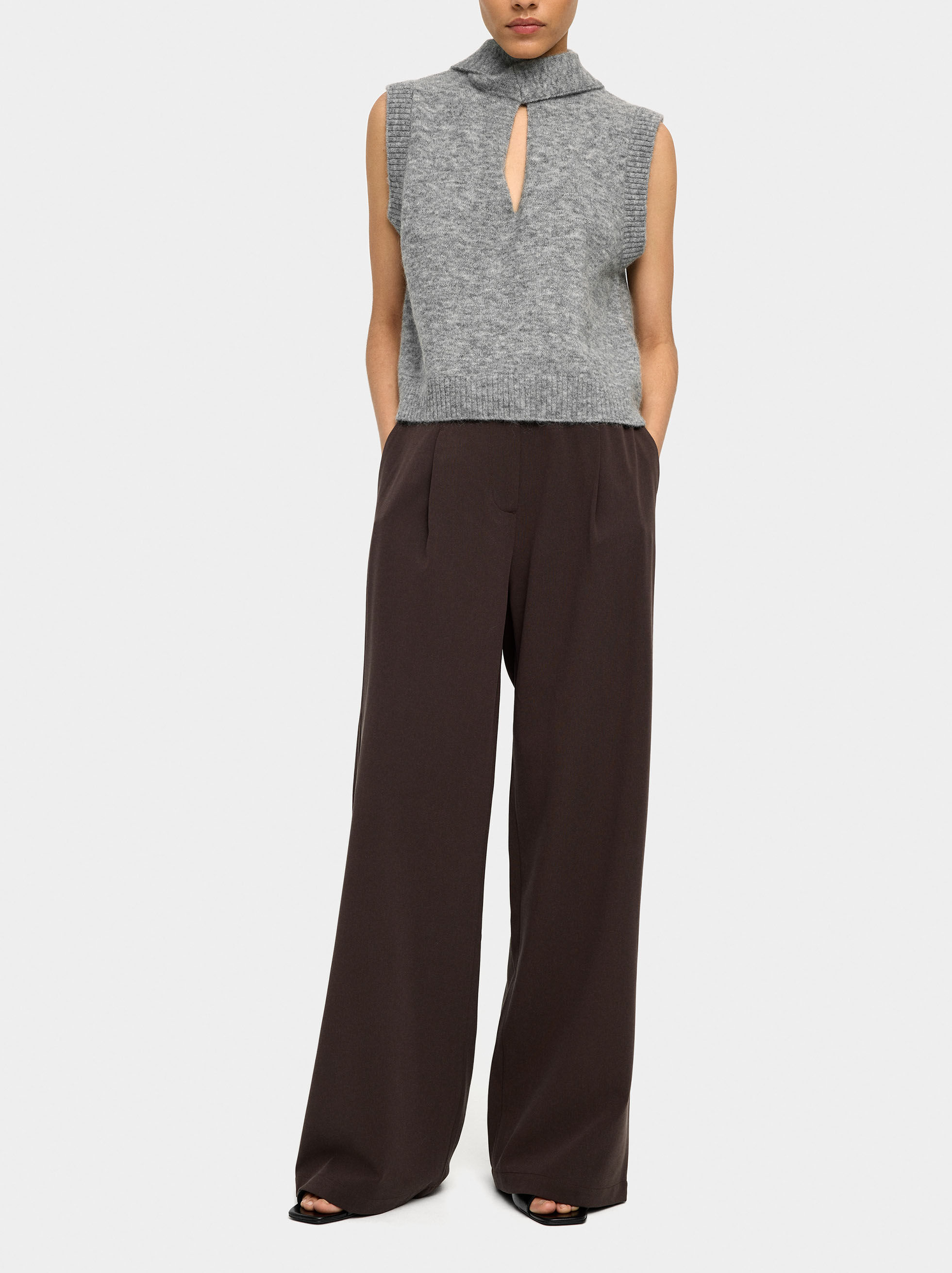 Pleated fluid trousers