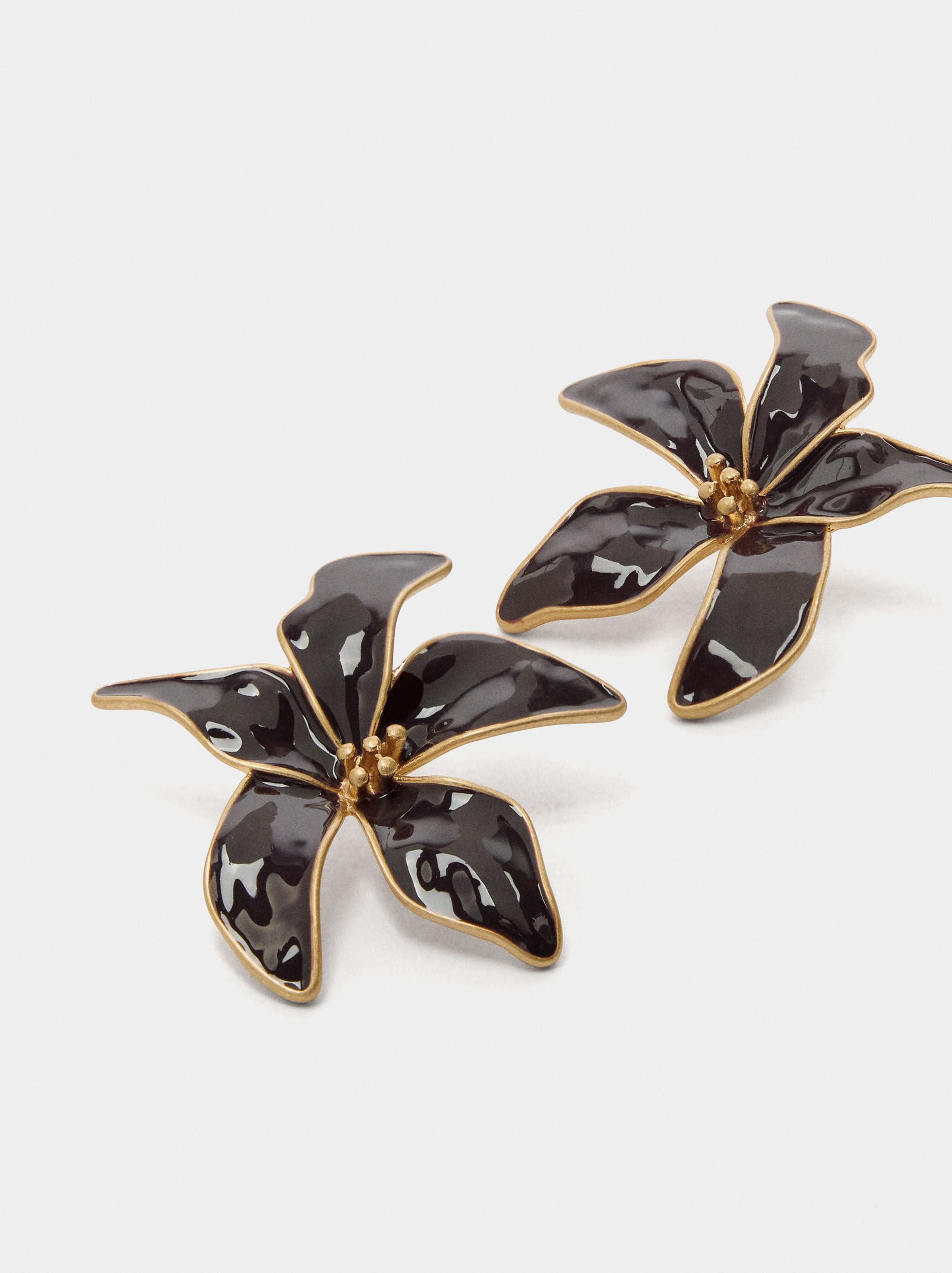 Flower-shaped enamel earrings