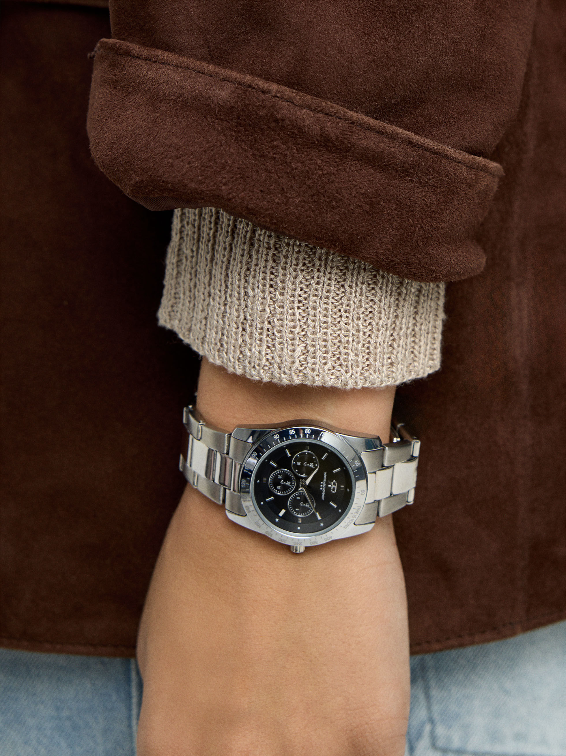 Round Watch with Stainless Steel Bracelet