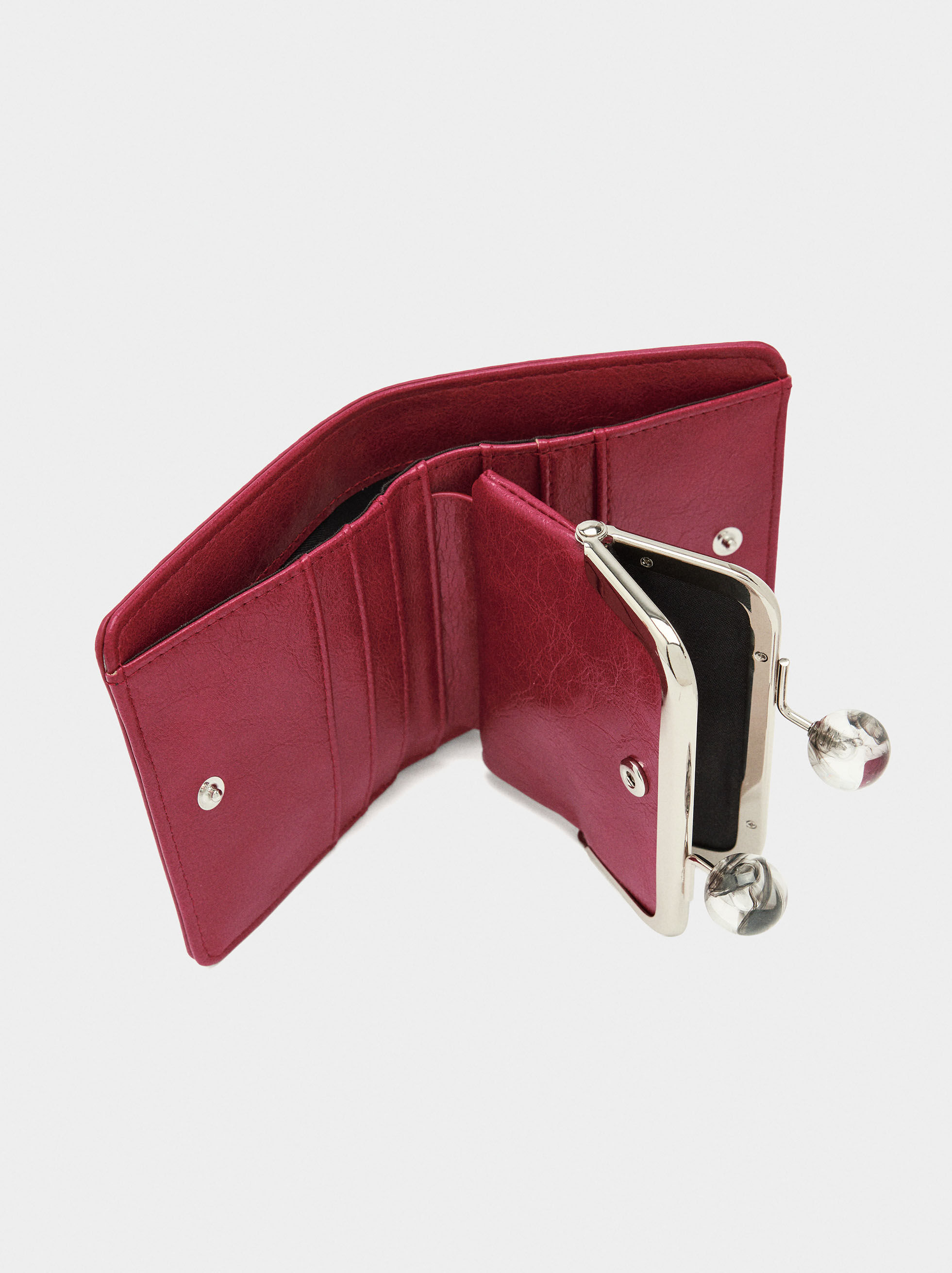 Coin purse with studs and mouthpiece closure