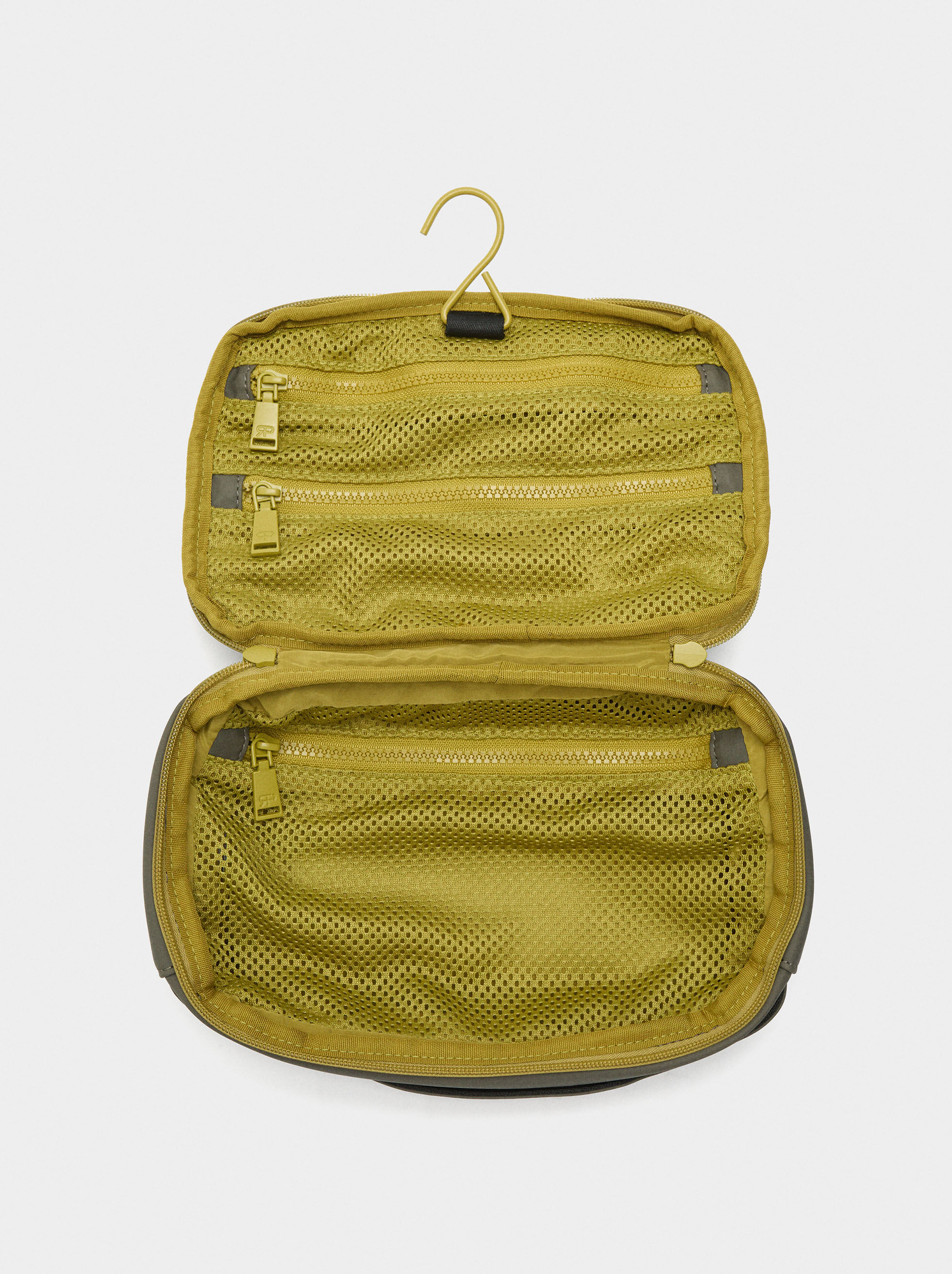 Smooth Necessaire with Contrast